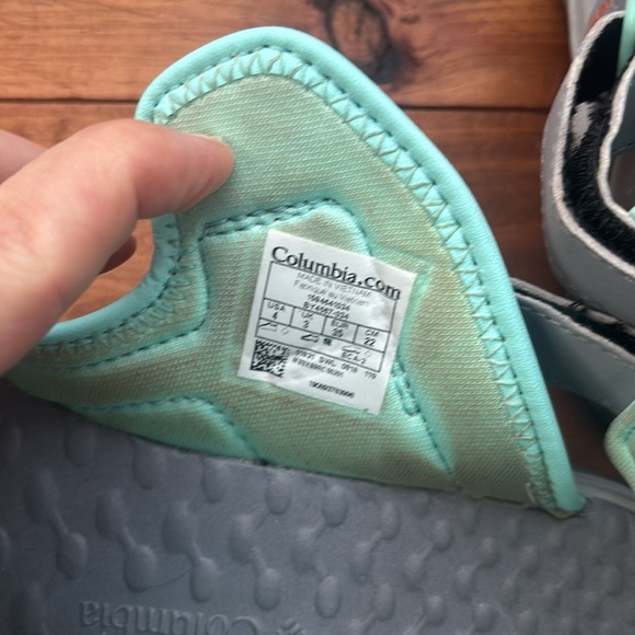 Columbia | Youth Castlerock Supreme Sandle Gray and Mint Velcro Sandals Size 4 - Picture 6 of 9